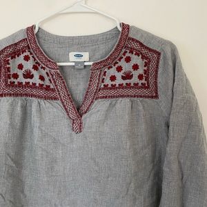 ✌️Old Navy Embroidered Top